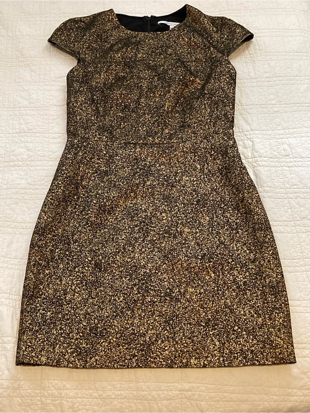Diane Von Furstenberg Gold and Black Metallic Cap-Sleeve Sheath Dress Size 2 EUC